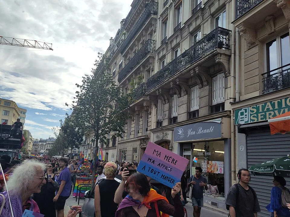 Protest sign reading “Ma mère m’a appris à tout manger” at “Paris Pride — 3 October 2026” in Paris, France.