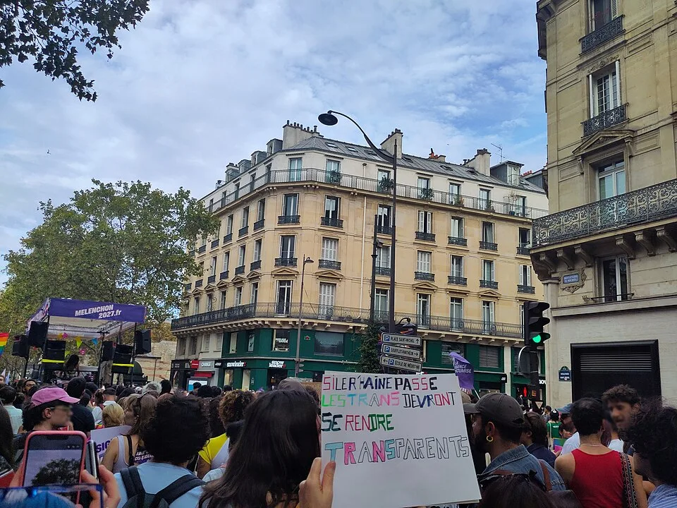 Protest sign reading “Si le RN passe, les trans devront se rendre transparents” at “Paris Pride — 3 October 2026” in Paris, France.