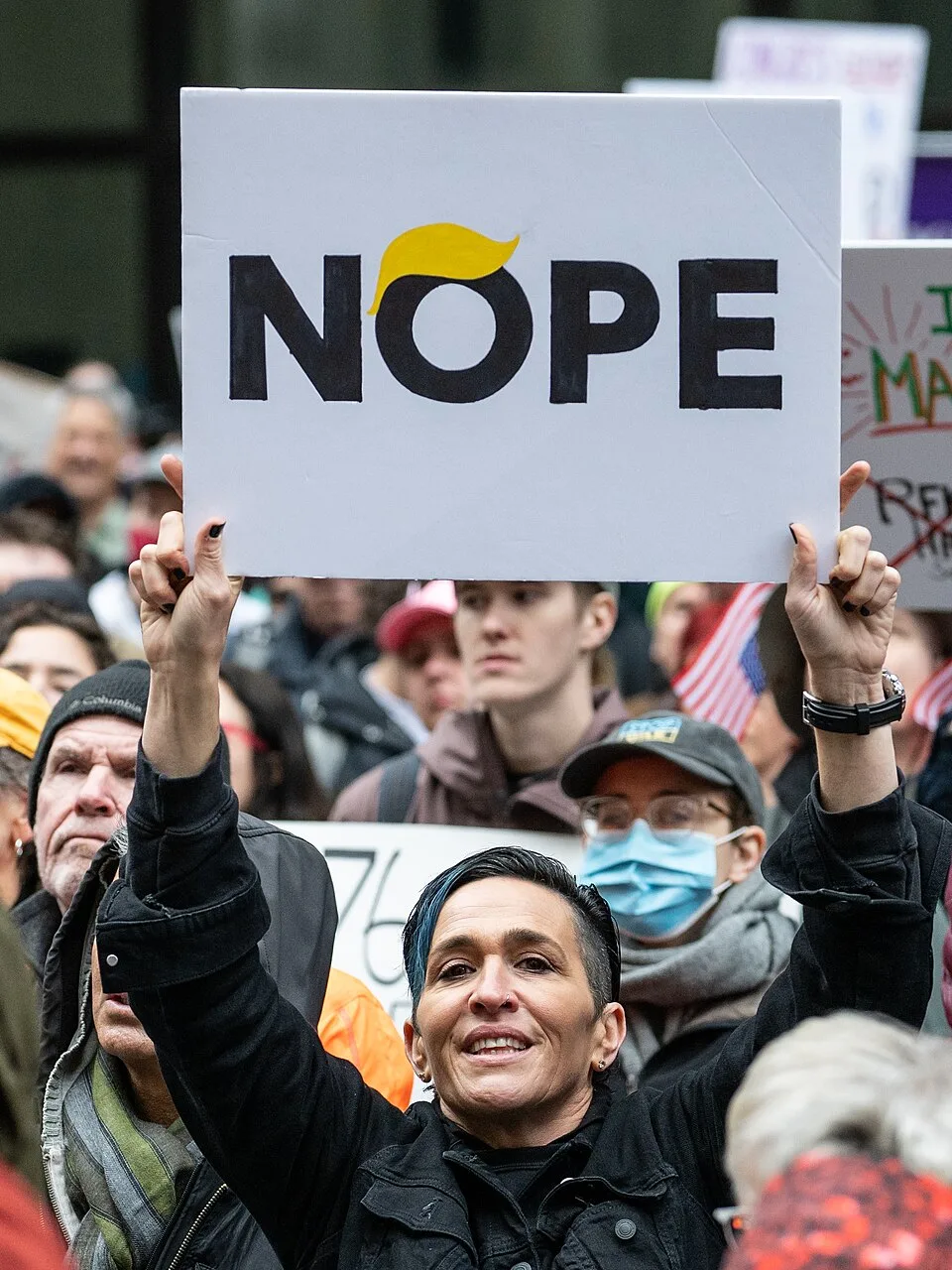 لافتة مظاهرة كُتب عليها «NOPE»، صُوّرت في Chicago, الولايات المتحدة.