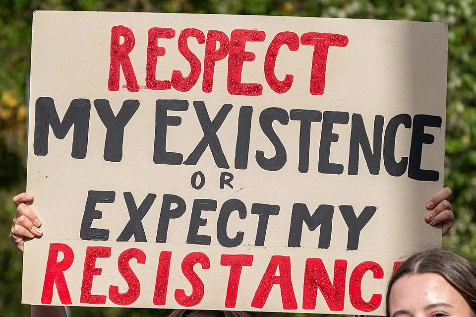 لافتة احتجاج مكتوب عليها «Respect my existence or expect my resistance»