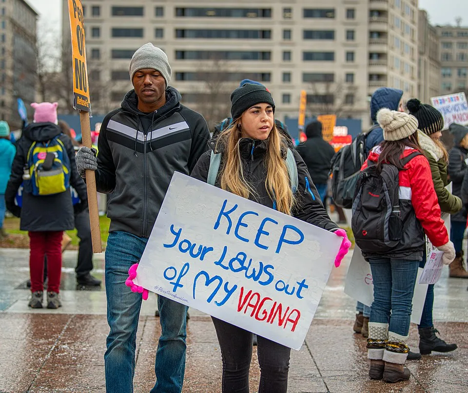 لافتة مظاهرة كُتب عليها «Keep your laws out of my vagina»، صُوّرت في Washington, الولايات المتحدة.