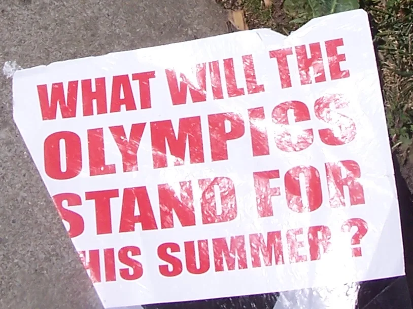 لافتة احتجاج مكتوب عليها «What will the Olympics stand for this summer?»