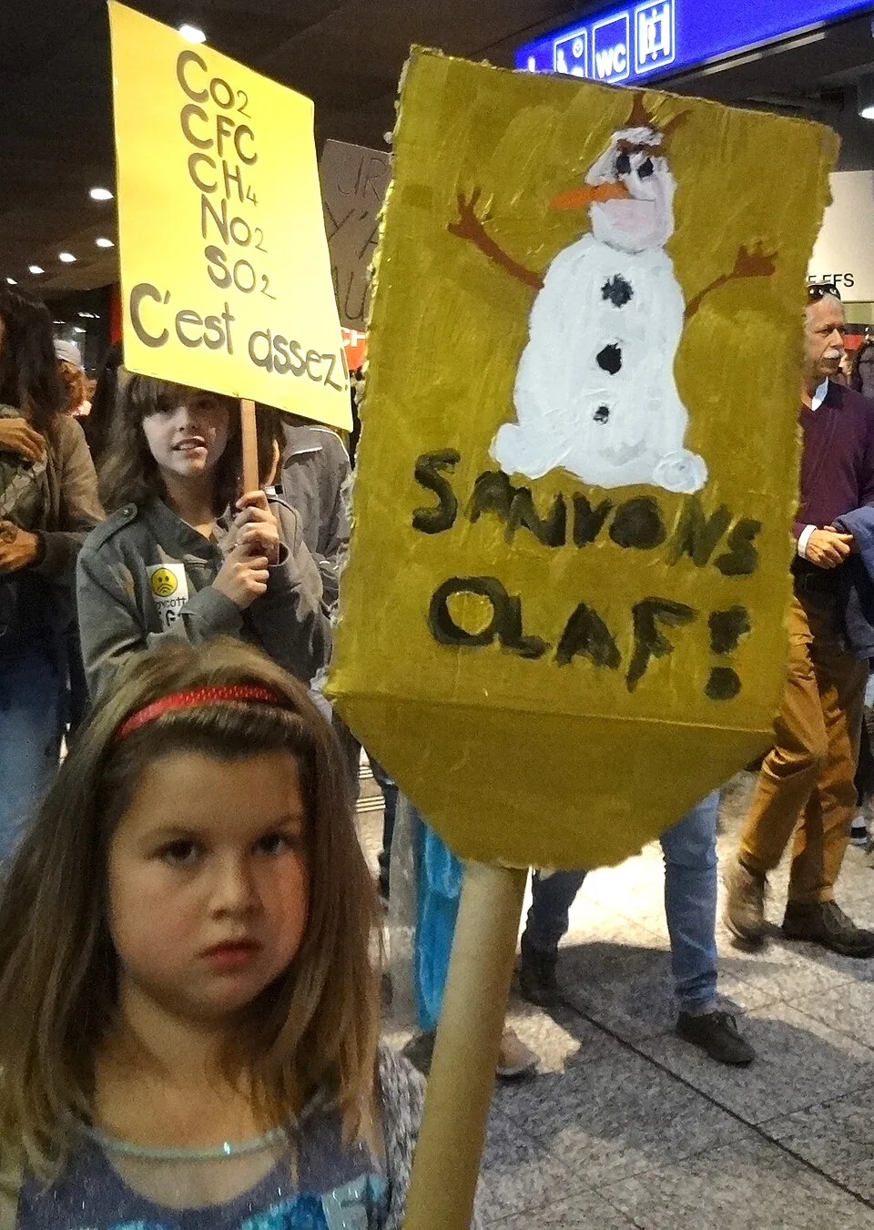 Pancarta con el texto «Sauvons Olaf !», fotografiada en Bern, Suiza.