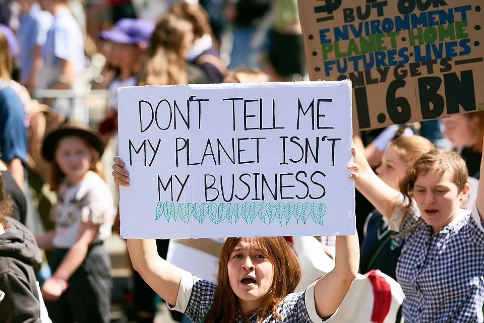 Pancarta con el texto «Don't tell me my planet isn't my business», fotografiada en Melbourne, Australia.