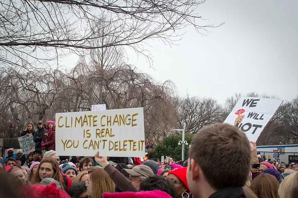 لافتة مظاهرة كُتب عليها «Climate change is real. You can't delete it.»، صُوّرت في Washington, الولايات المتحدة.