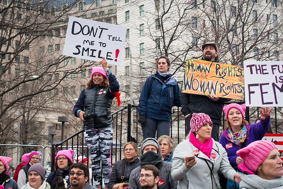 Protestbord met de tekst ‘Don't tell me to smile!’, gefotografeerd in Washington, Verenigde Staten.