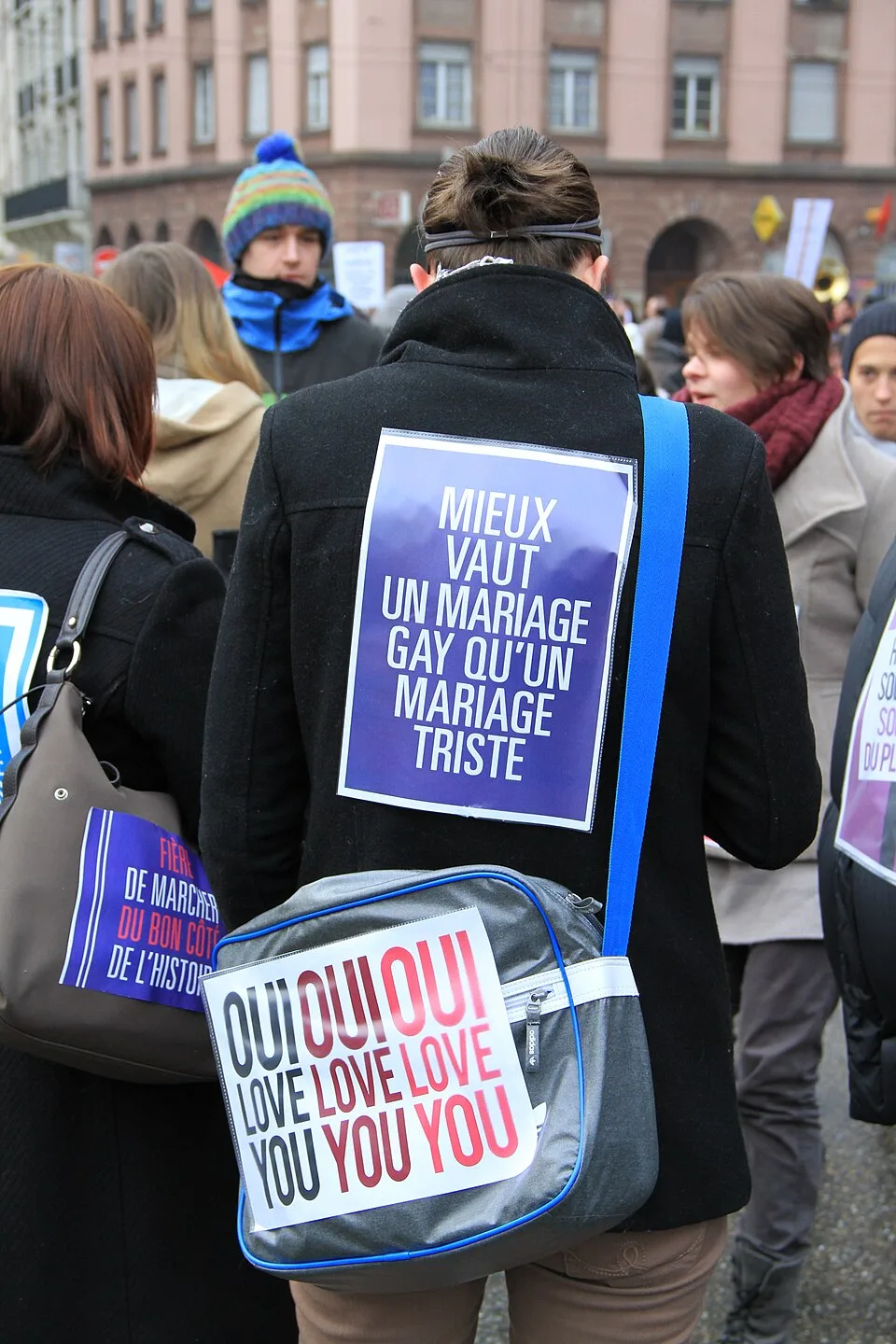 Protest sign reading “Mieux vaut un mariage gay qu'un mariage triste”