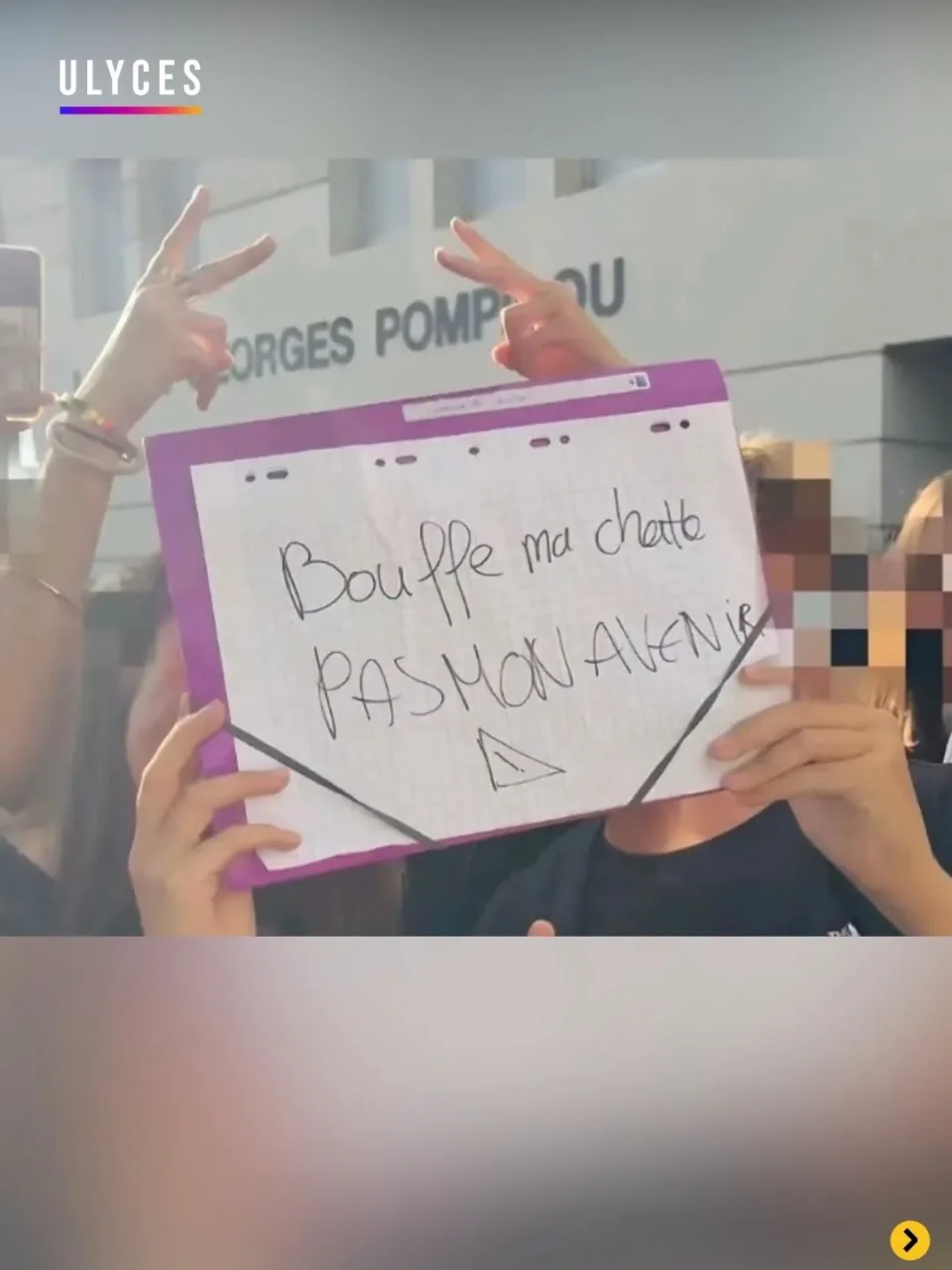 Protest sign reading “Bouffe ma chatte, pas mon avenir” at “Manifestations des lycéens en France” in France.