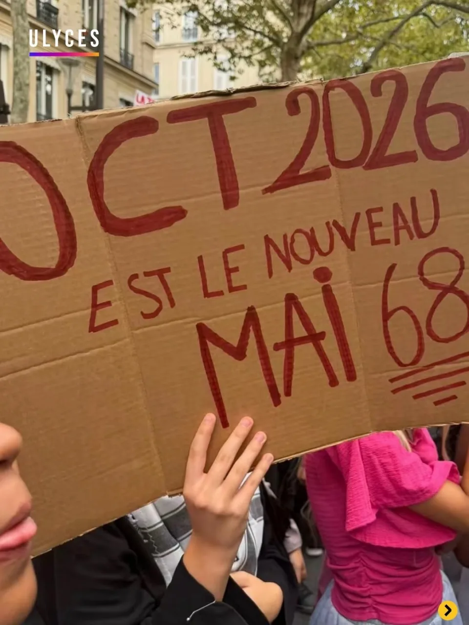 Protest sign reading “Oct 2026, est le nouveau mai 68” at “Manifestations des lycéens en France” in France.